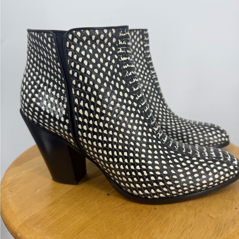 Giuseppe Zanotti made in Italy Snake print Side zip boot 38 1/2/8 1/2